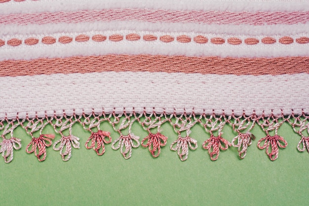 Zbliżenie haftu na płótnie